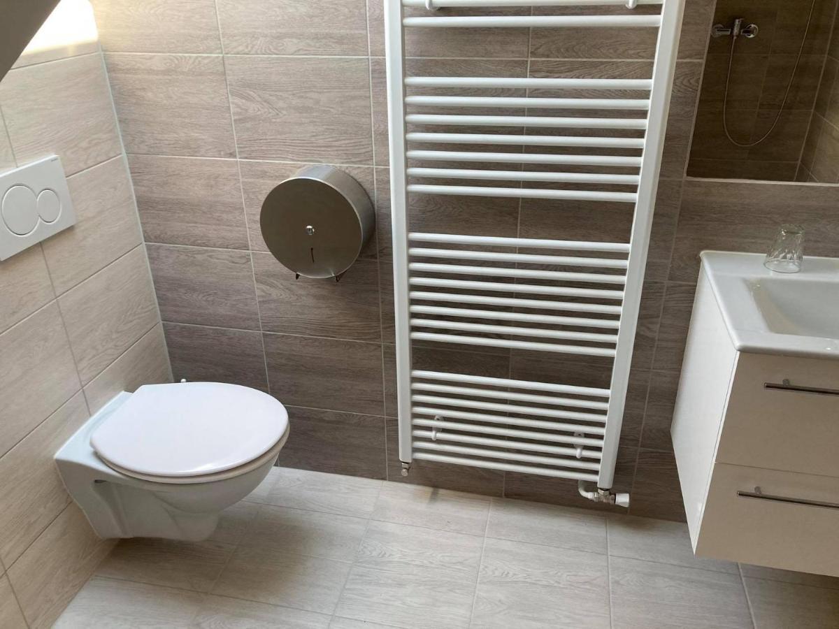 Apartmany Pod Radhostem รอชนอฟ ป็อด ราดโฮชติเย็ม ภายนอก รูปภาพ