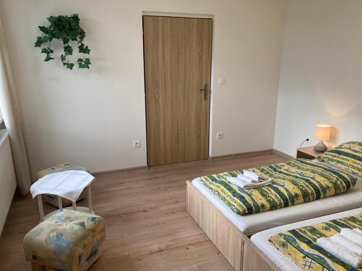 Apartmany Pod Radhostem รอชนอฟ ป็อด ราดโฮชติเย็ม ภายนอก รูปภาพ